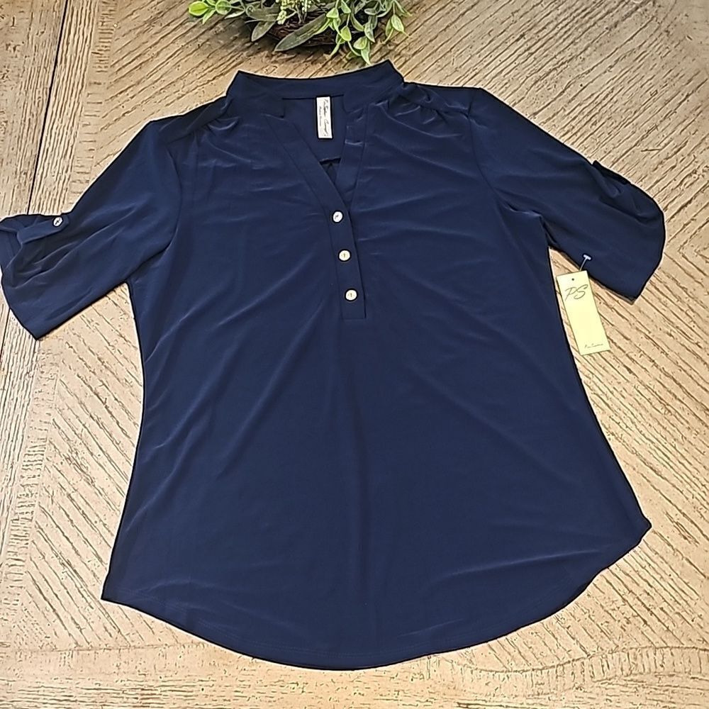 Navy quarter sleeve top size L NWT